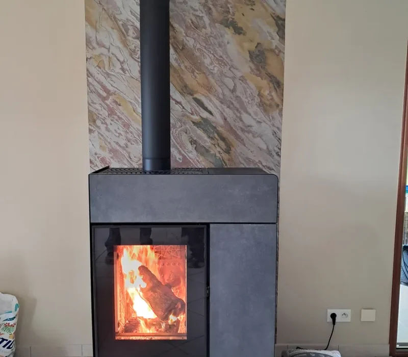 Marque de poêle et cheminée Dielle vendu par l'entreprise quali-flammes, entreprise de cheminée et poêles à Vallet