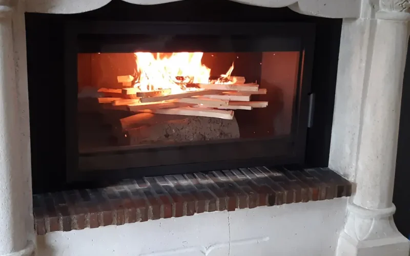 Réalisation d'insert par l'entreprise quali-flammes, entreprise de cheminée et poêles à Vallet