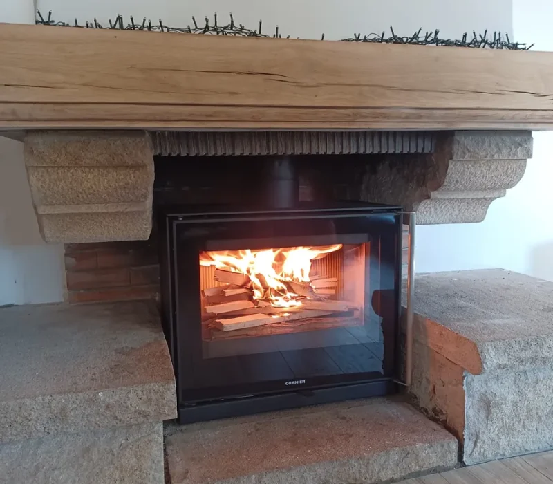 Marque de poêle et cheminée Oranier vendu par l'entreprise quali-flammes, entreprise de cheminée et poêles à Vallet