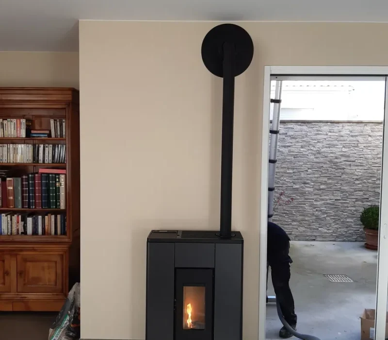 Marque de poêle et cheminée Red Heating vendu par l'entreprise quali-flammes, entreprise de cheminée et poêles à Vallet