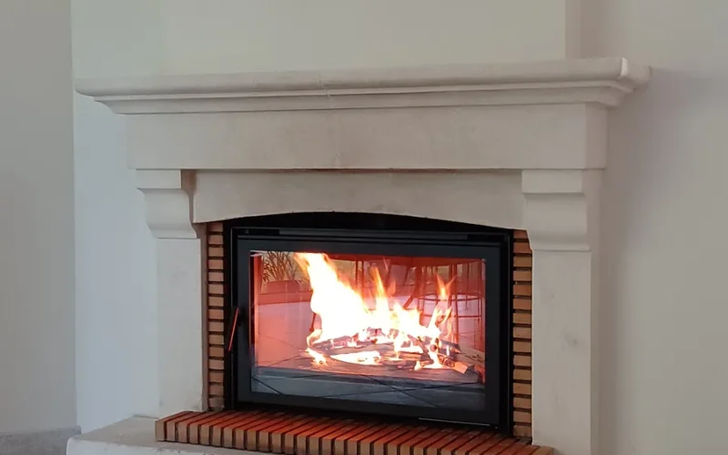 Marque de poêle et cheminée Totem vendu par l'entreprise quali-flammes, entreprise de cheminée et poêles à Vallet
