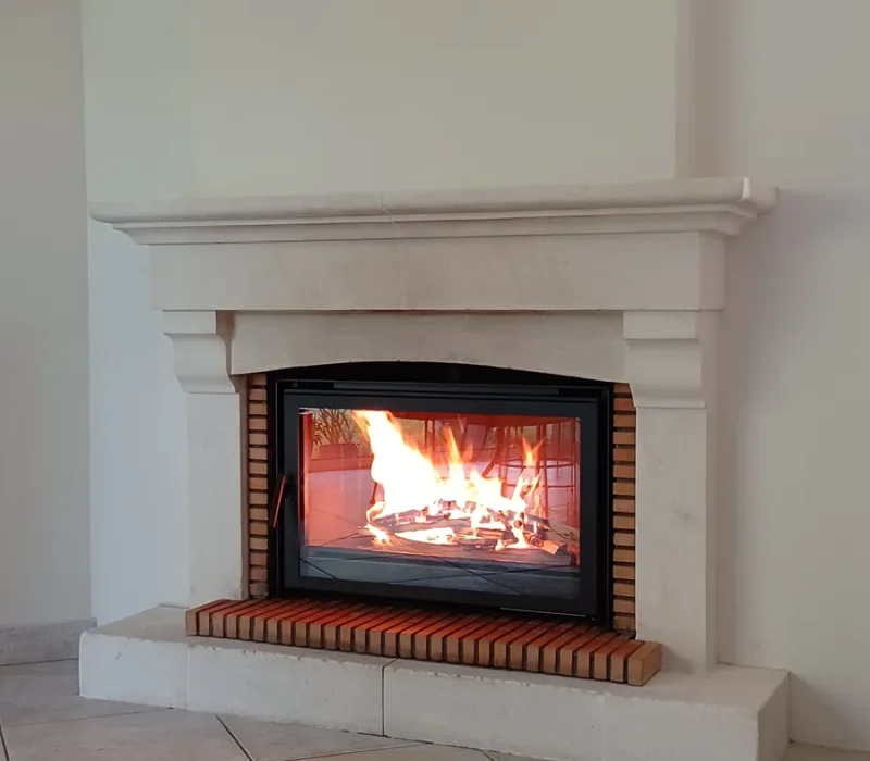 Marque de poêle et cheminée Totem vendu par l'entreprise quali-flammes, entreprise de cheminée et poêles à Vallet