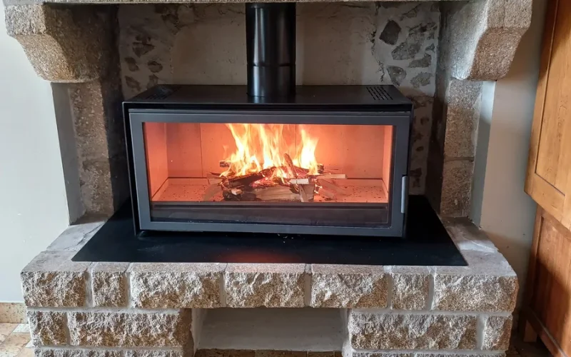 Marque de poêle et cheminée Totem vendu par l'entreprise quali-flammes, entreprise de cheminée et poêles à Vallet