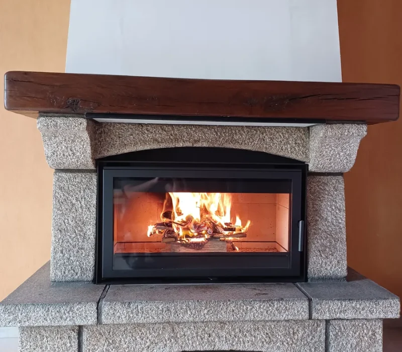 Marque de poêle et cheminée Totem vendu par l'entreprise quali-flammes, entreprise de cheminée et poêles à Vallet